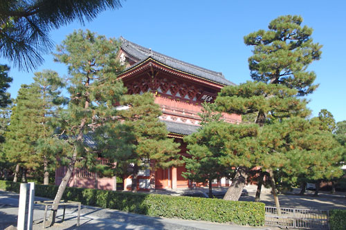 大徳寺境内と壮麗なその山門「金毛閣」