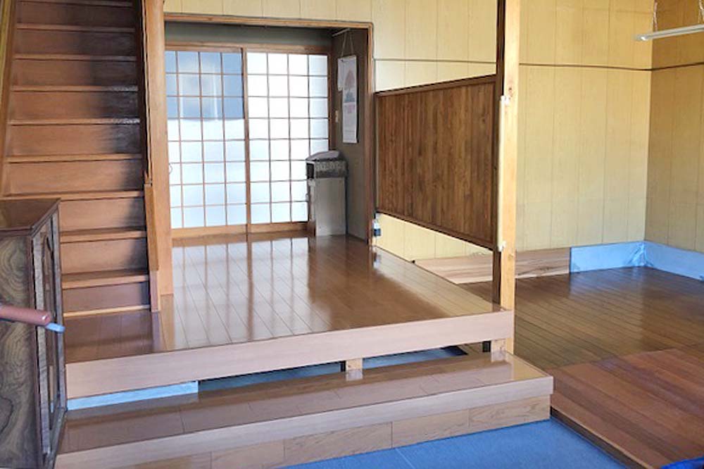 京都長尾工務店が手がけた戸建土間への式台と床板新設